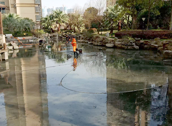 丰镇景观池淤泥清理